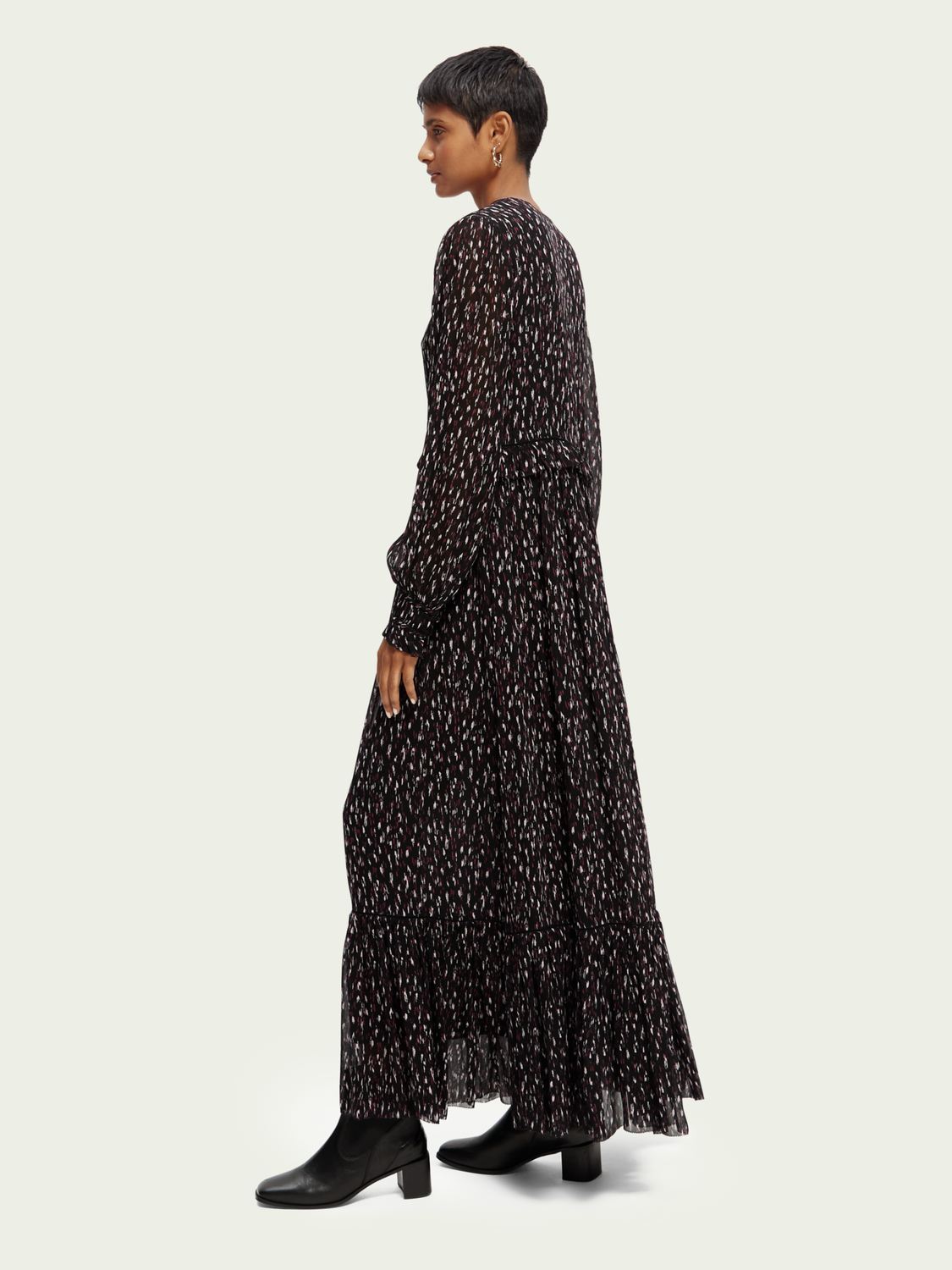 Long-Sleeved Tiered V-Neck Maxi Dress | scotch & soda outlet