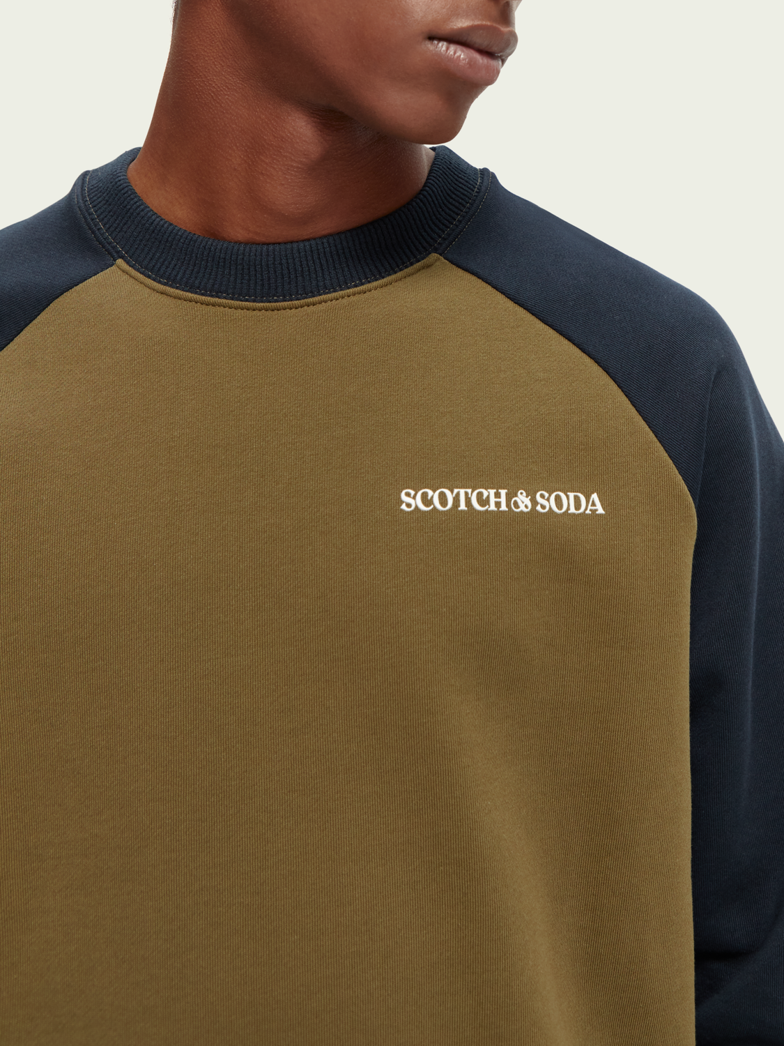 Unisex Organic Cotton Felpa Crewneck Sweatshirt | scotch & soda outlet