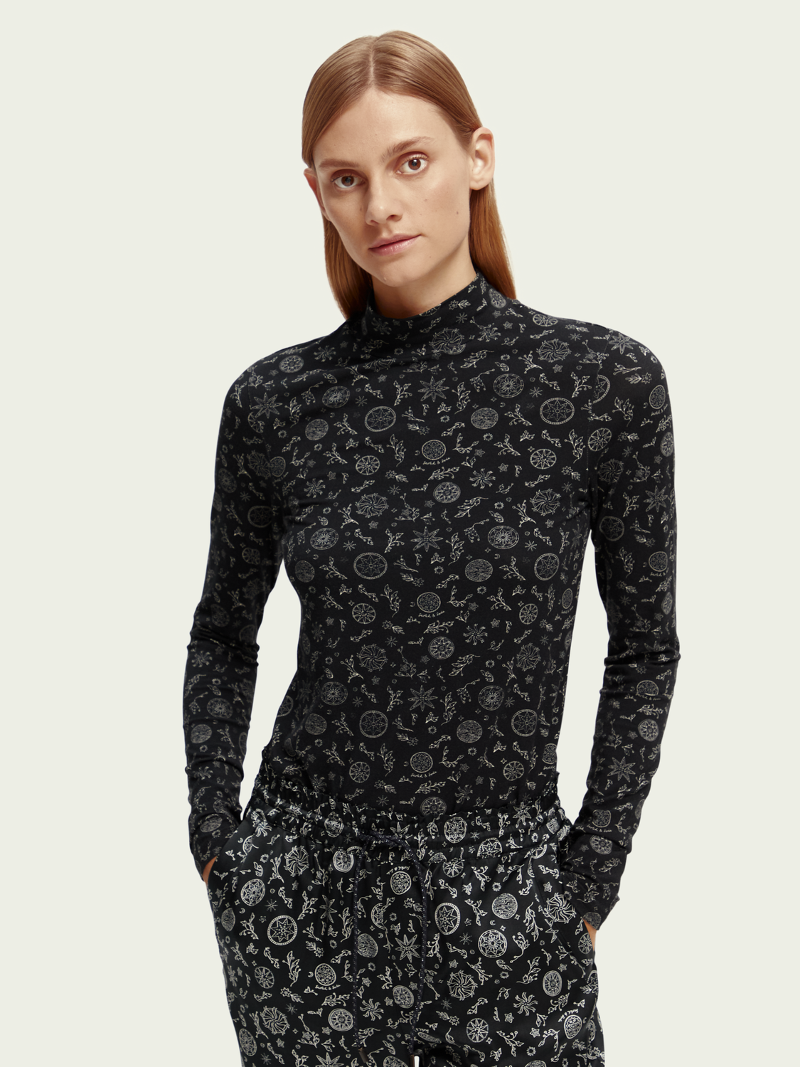 Long-Sleeve Printed Slim Fit Turtleneck T-Shirt | scotch & soda outlet
