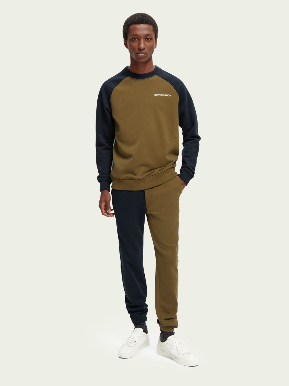 Unisex Organic Cotton Felpa Crewneck Sweatshirt | scotch & soda outlet