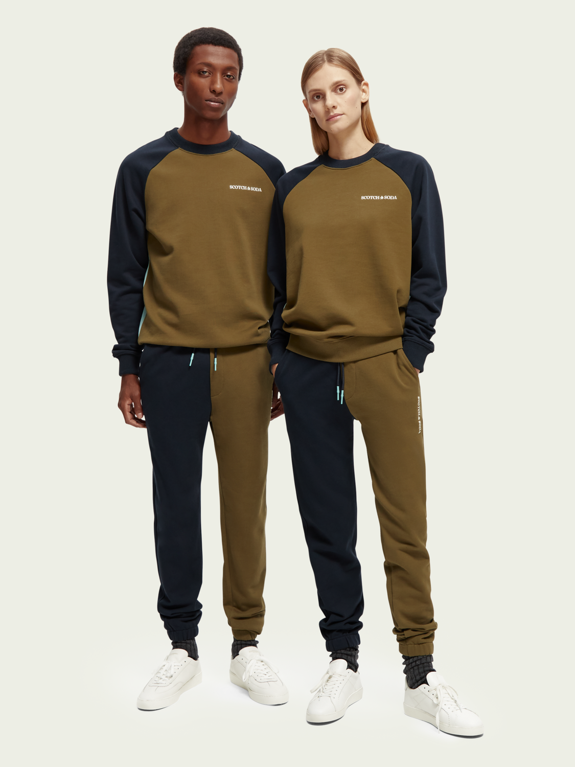 Unisex Organic Cotton Felpa Crewneck Sweatshirt | scotch & soda outlet