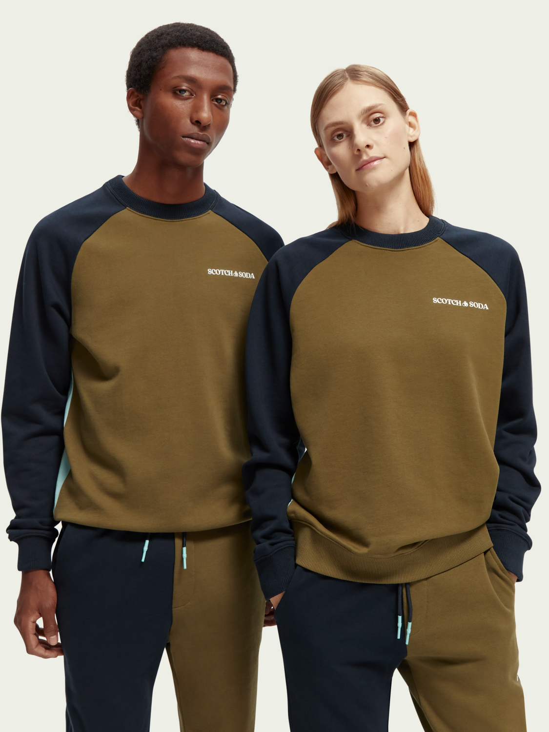 Unisex Organic Cotton Felpa Crewneck Sweatshirt | scotch & soda outlet