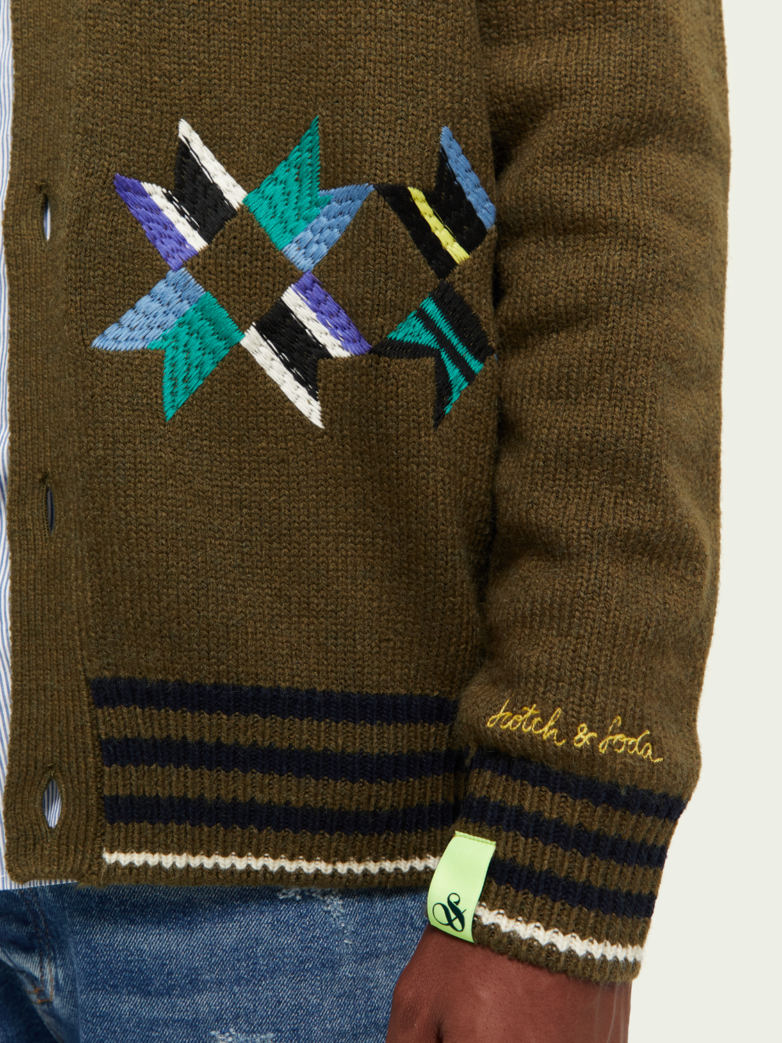 Patched-On Artwork V-Neck Cardigan | Scotch And Soda Outlet