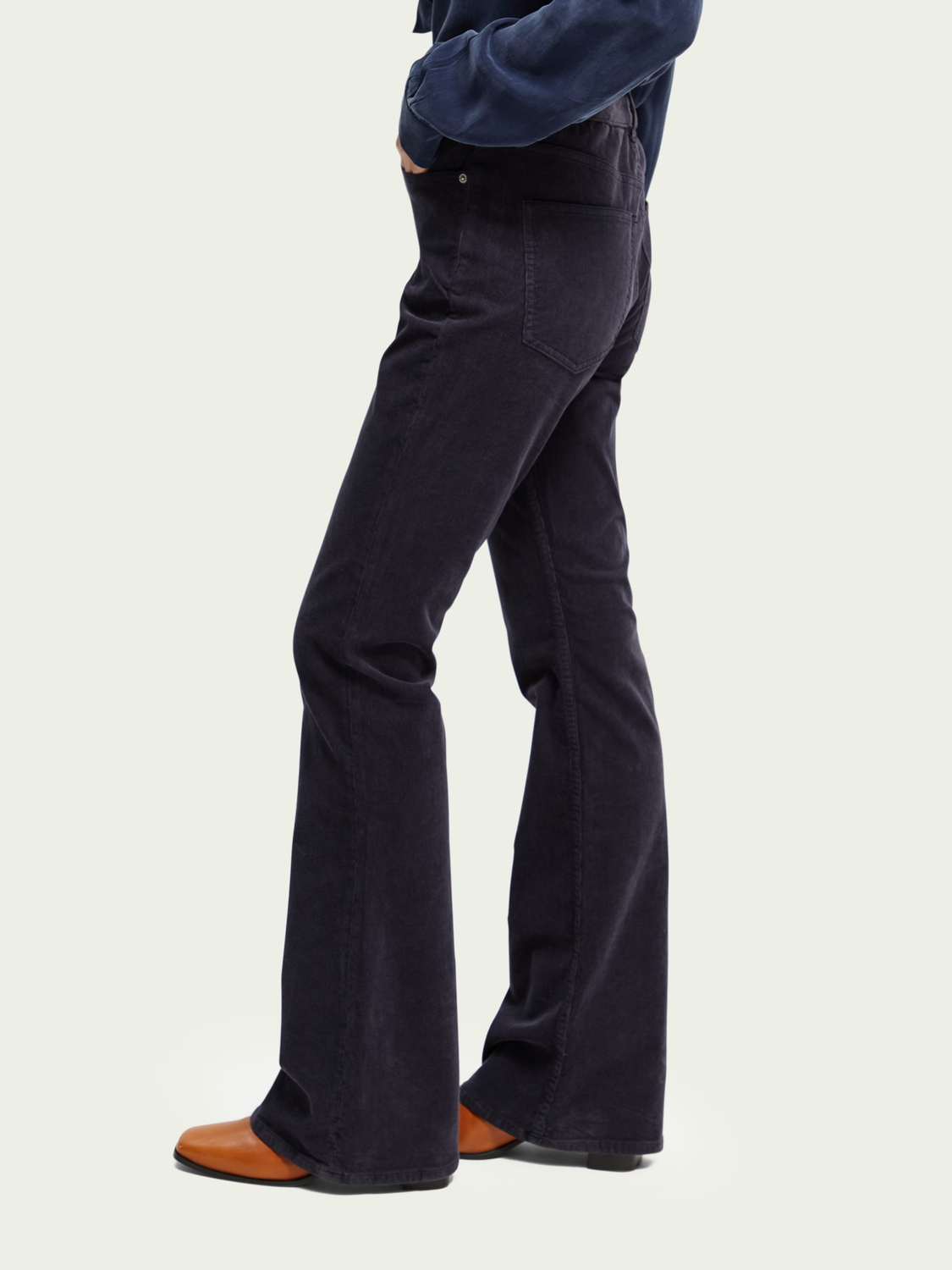 The Charm Garment-Dyed Corduroy Flare | scotch & soda outlet