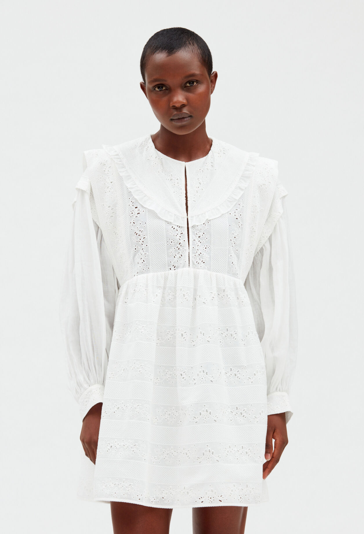 Short white embroidered babydoll dress WHITE