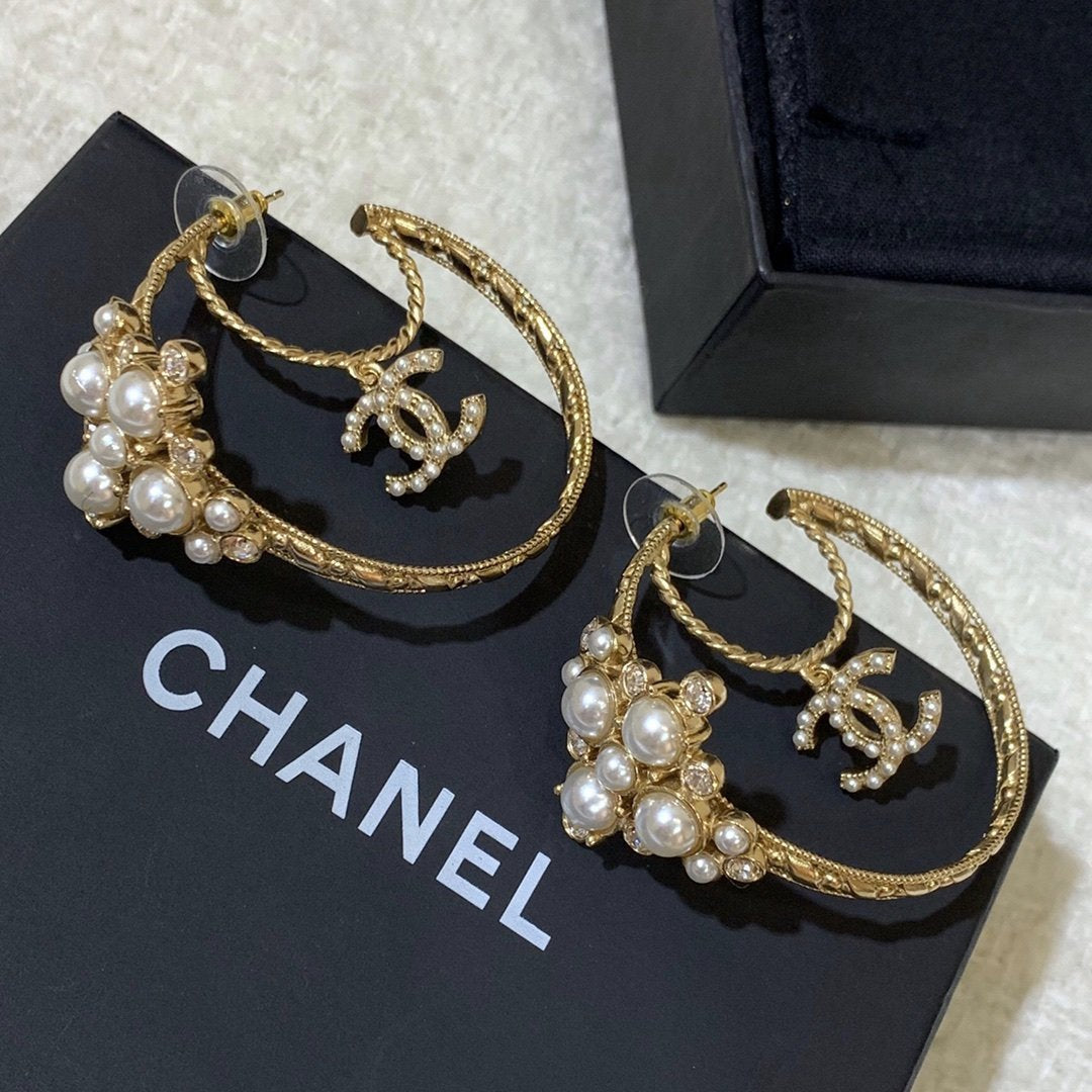CHANEL Glass Pearl Double Round Earrings