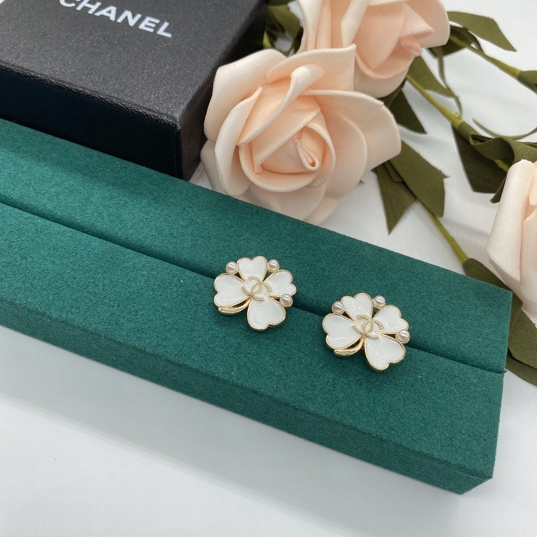 CHANEL Fashion four-leaf clover design earrings