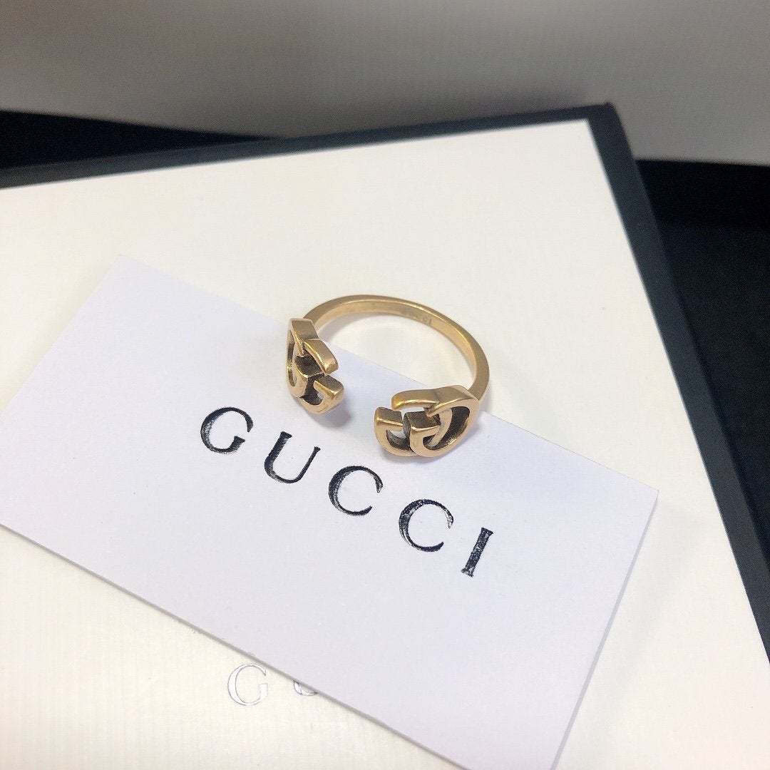GUCCI Retro Double Letter Ring