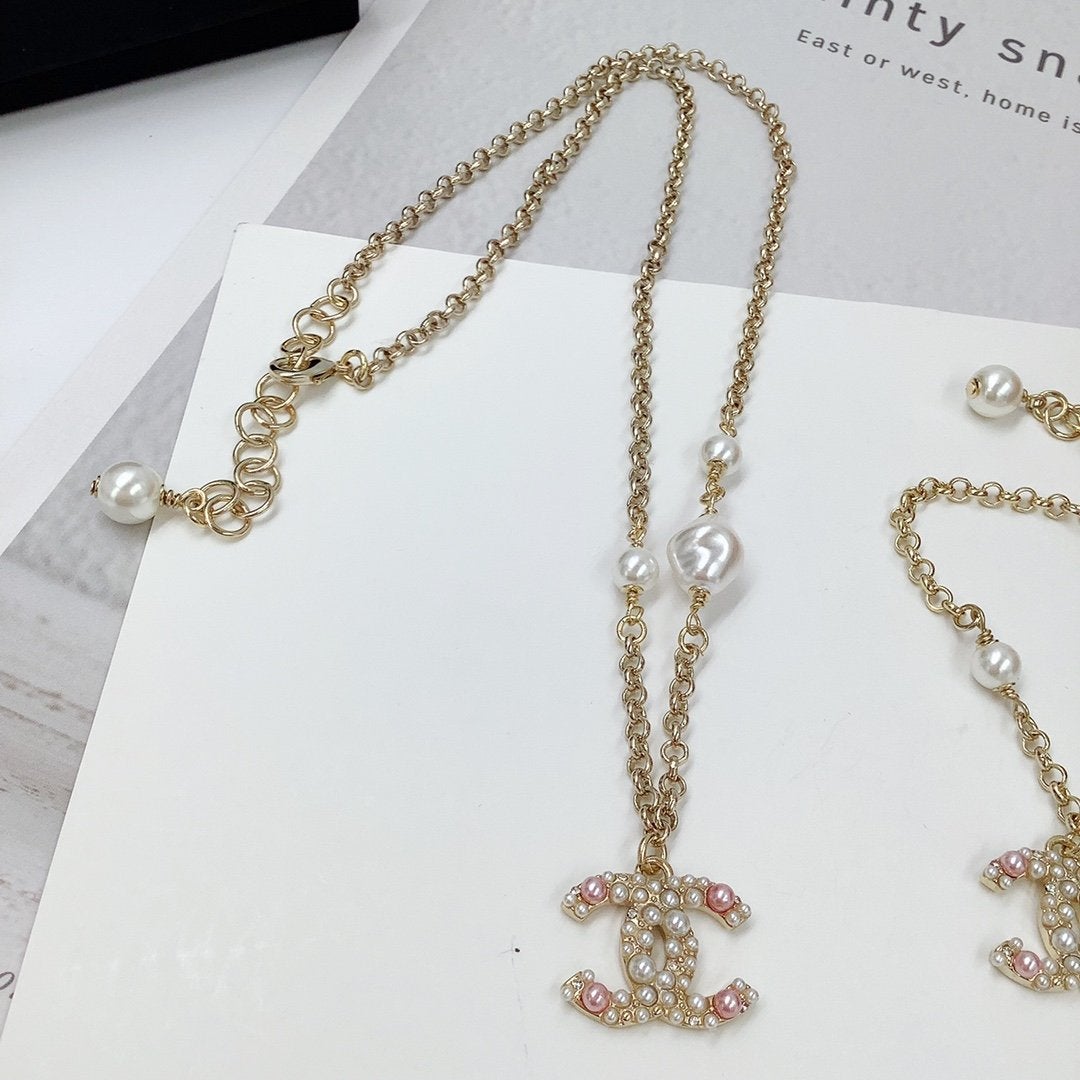 CHANEL Fashion Double C Crystal Pearl Necklace