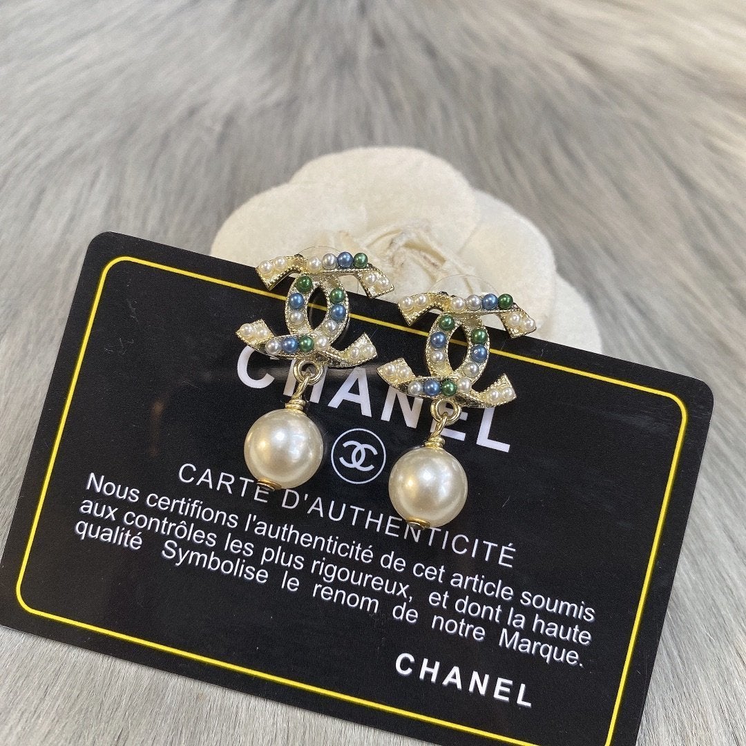 CHANEL Luxury Pearl Pendant Earrings