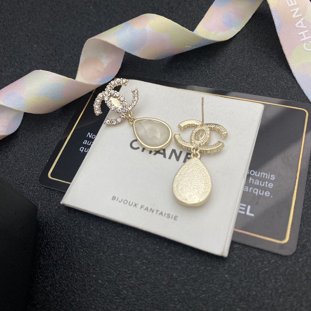 CHANEL Exquisite Rhinestone ice crystal earrings