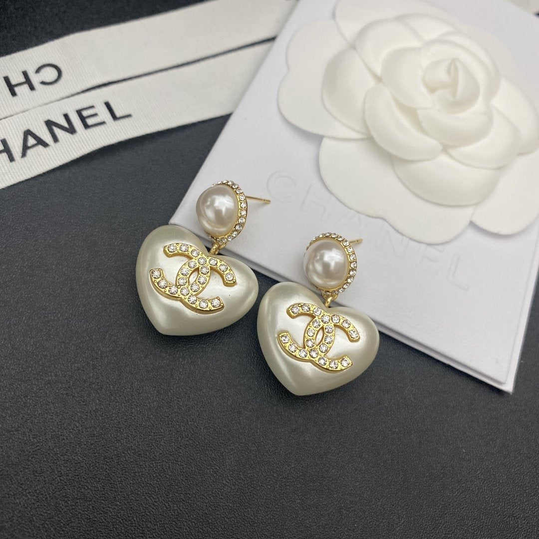 CHANEL Classic All-Match White Pearl Earrings