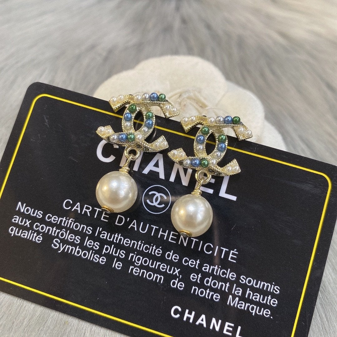 CHANEL Luxury Pearl Pendant Earrings