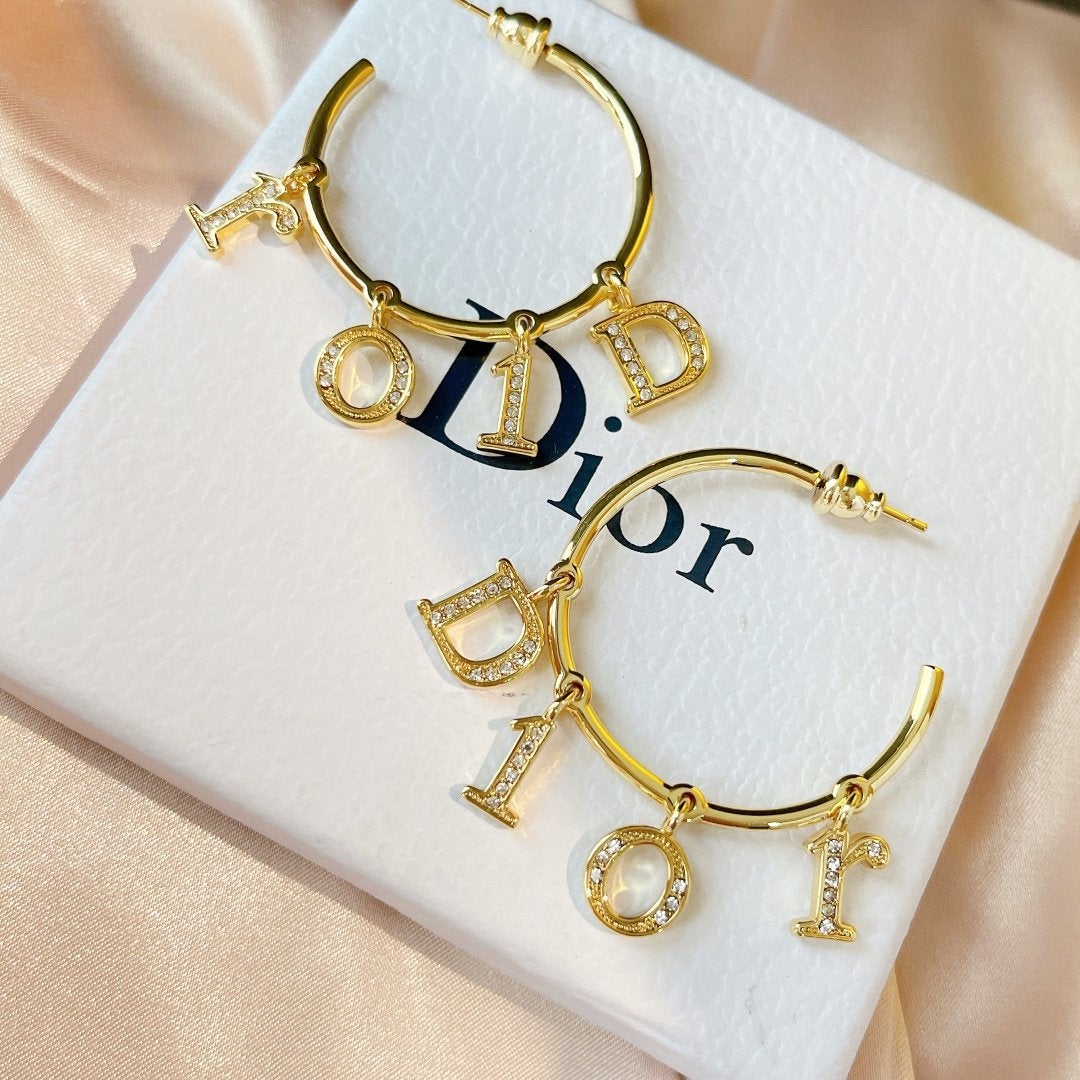 DIOR Vintage hook-shaped letter pendant earrings