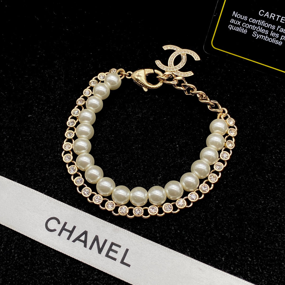CHANEL Luxury pearl and diamond necklace + bracelet