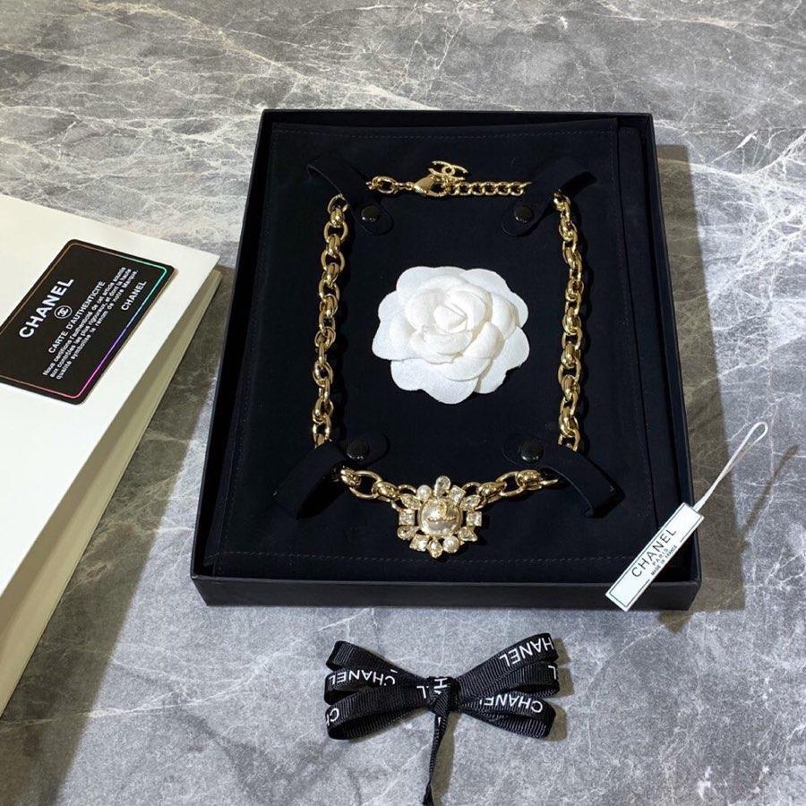 CHANEL Luxury Crystal Pearl Necklace