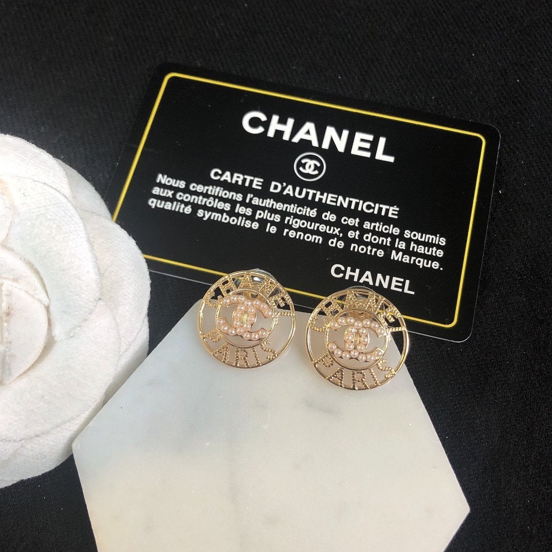 CHANEL Fashion Letter Hollow Rhinestone Pearl Stud Earrings