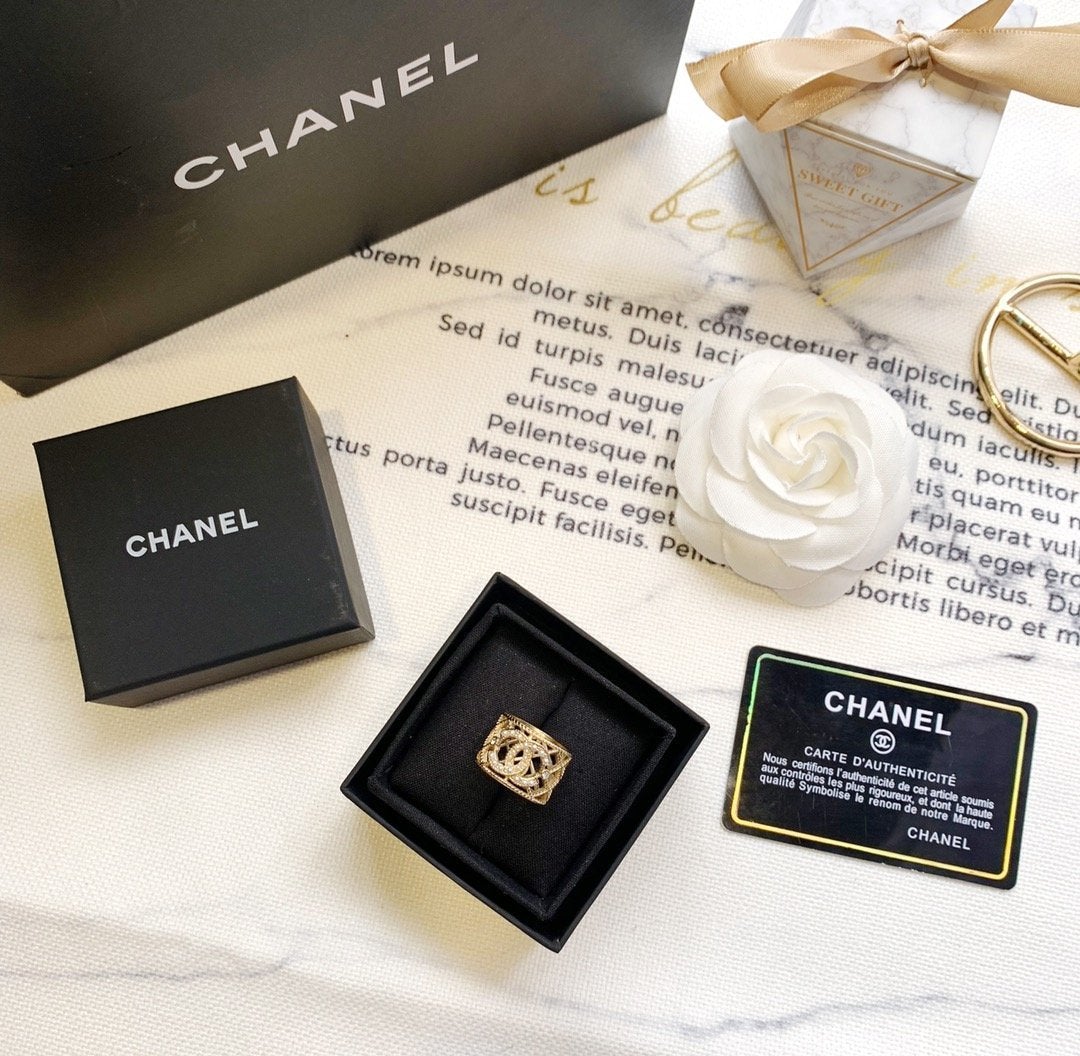 CHANEL Fashion Double C Pearl Ring
