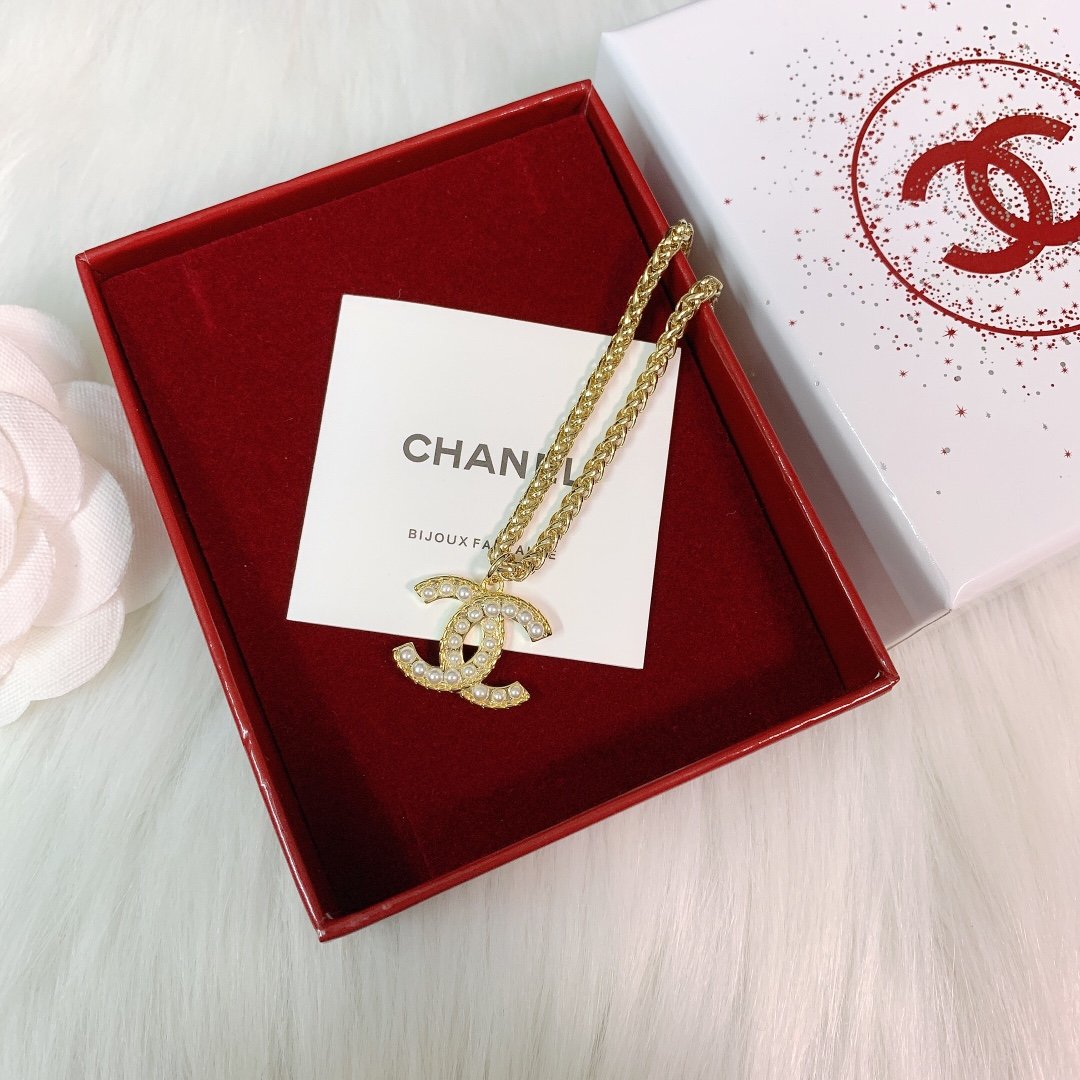 CHANEL Metal Inlaid Pearl Necklace