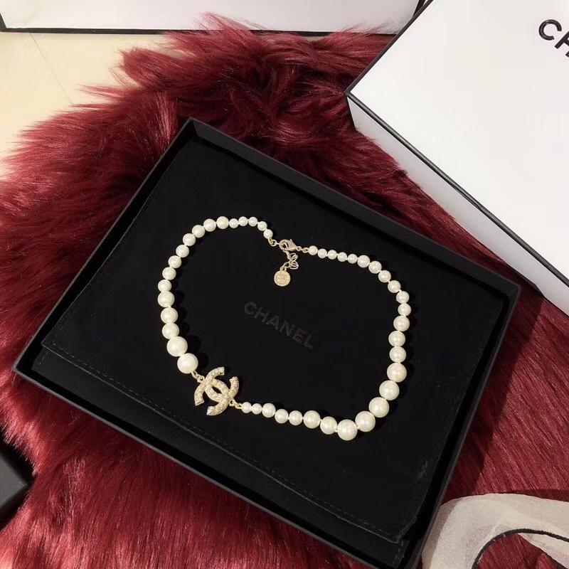 CHANEL Pearl Sandblasted Sweater Necklace