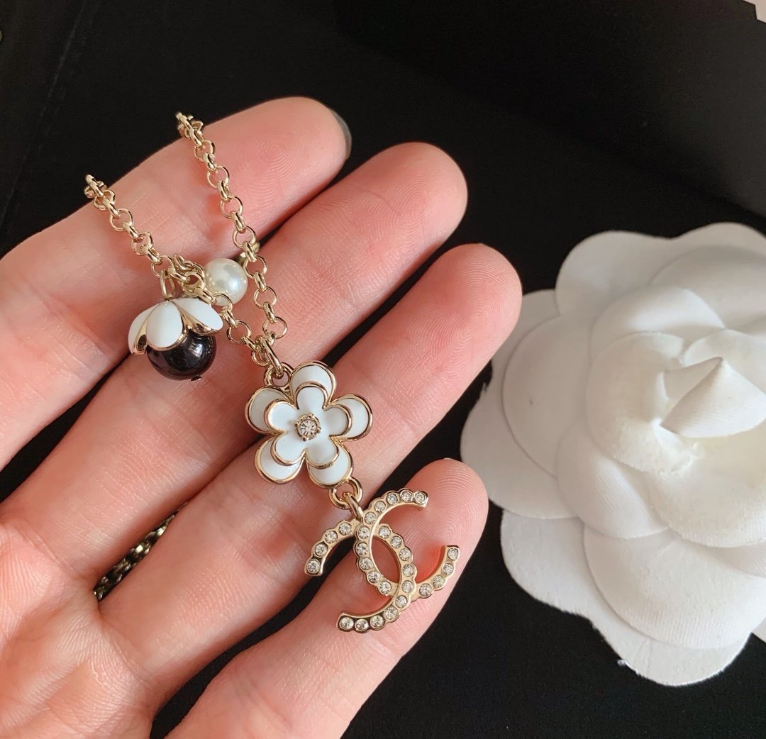 CHANEL Elegant Camellia Pendant Necklace
