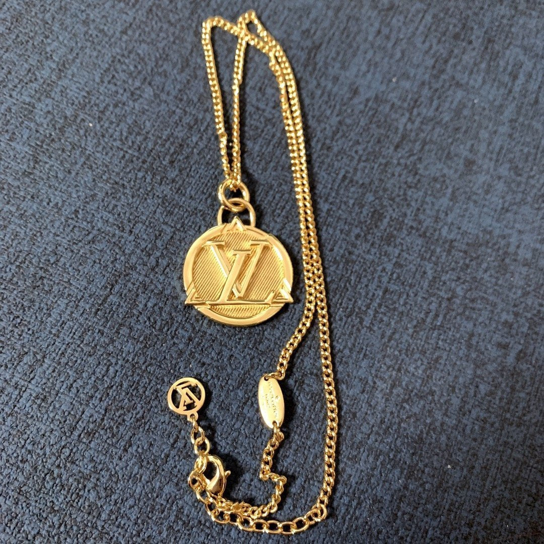 LV Luxury Pendant Necklace