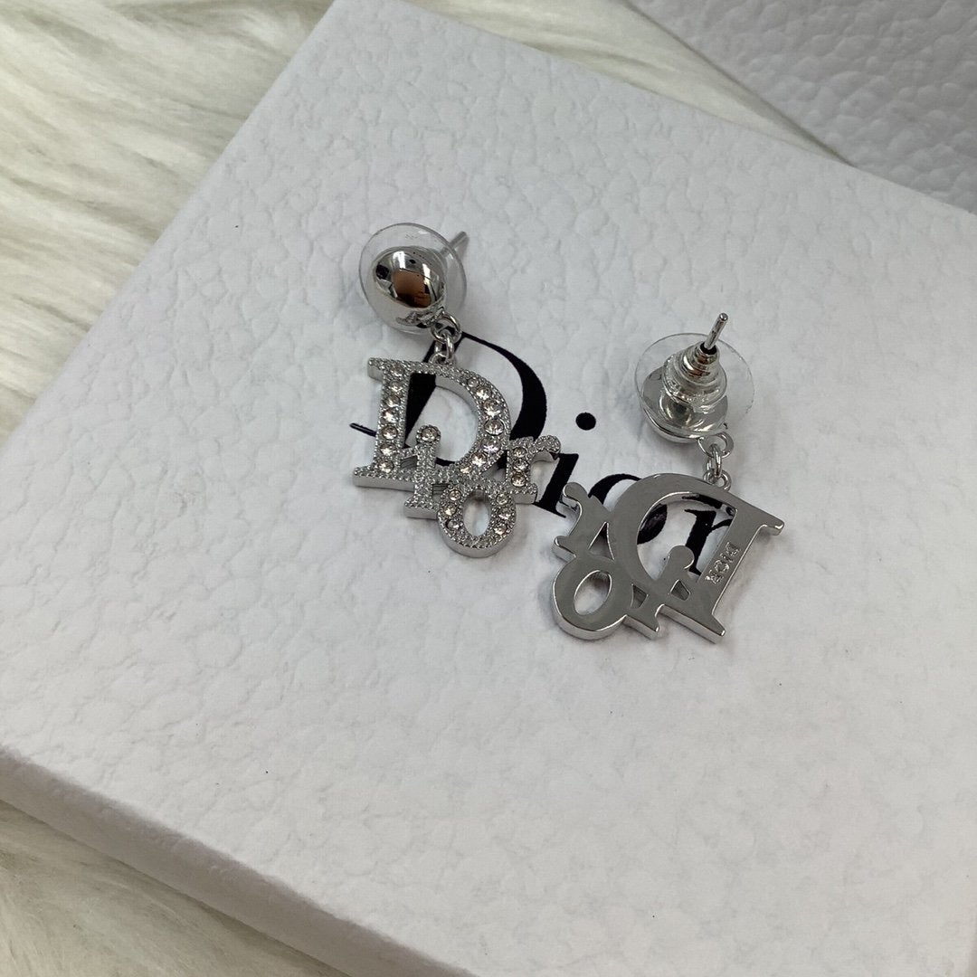 DIOR Elegant rhinestone letter pendant earrings
