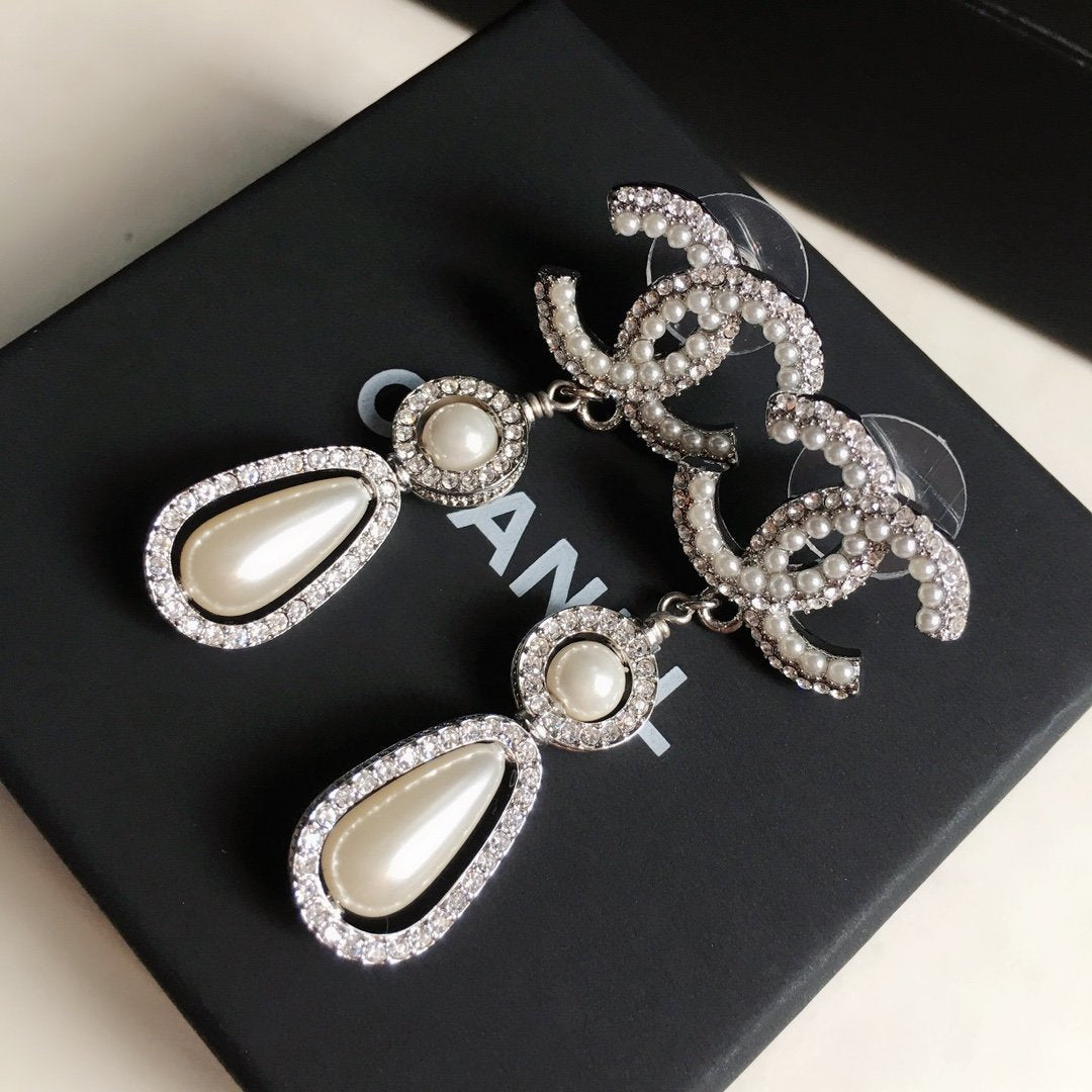 CHANEL Water drop pearl earrings