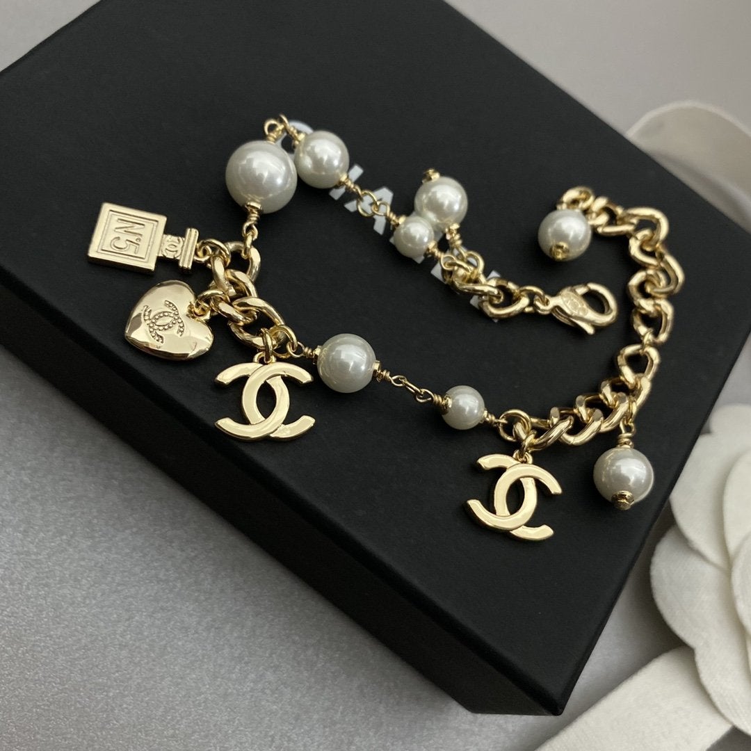 CHANEL Fashion Graphic Pearl Bracelet