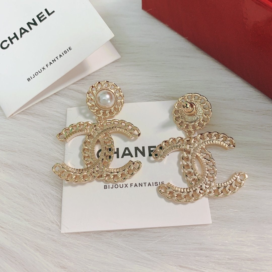 CHANEL Hollow Diamond Pearl Earrings