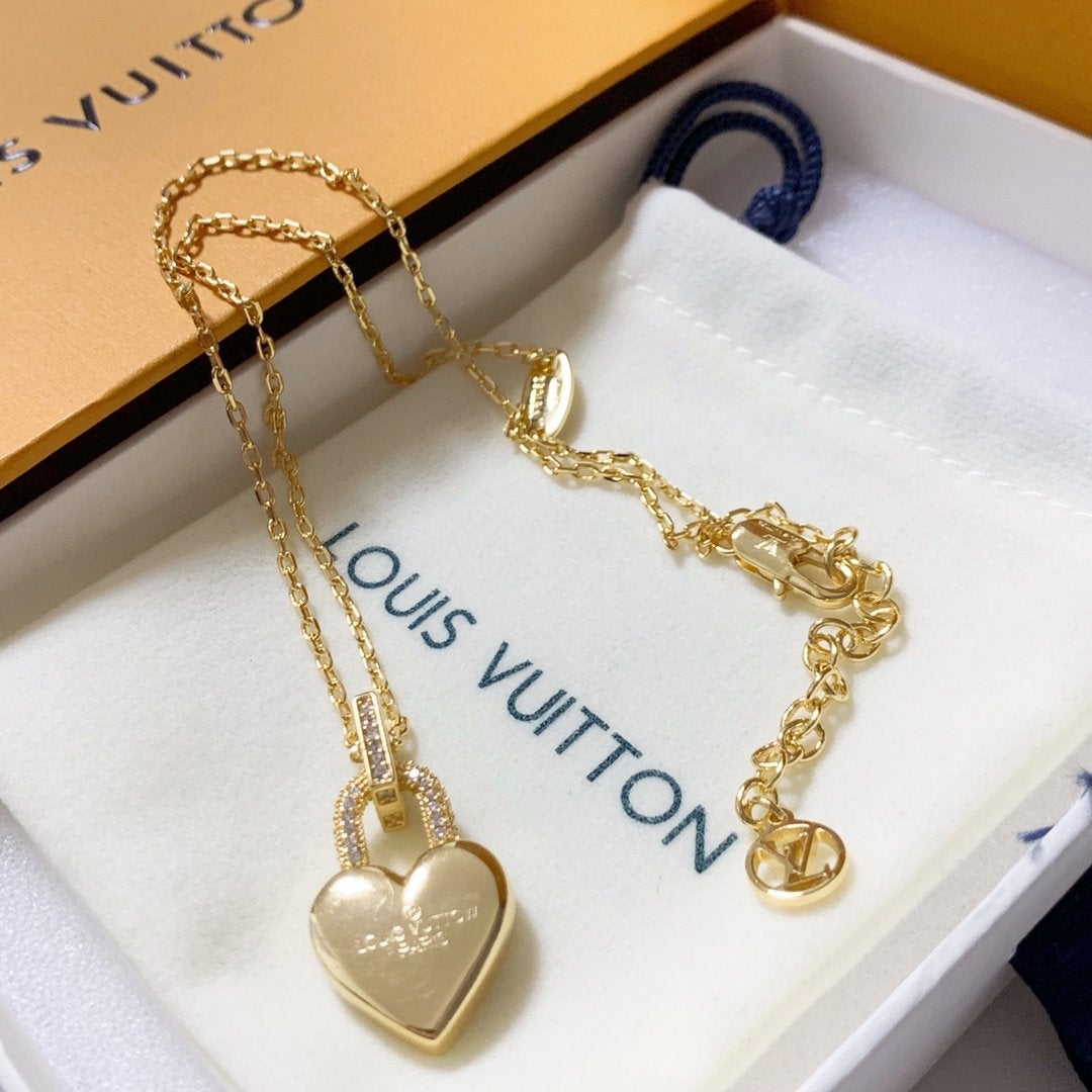 LV Elegant Crystal Heart Pendant Necklace