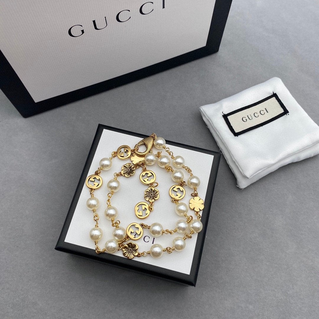 GUCCI Flower Pearl Necklace