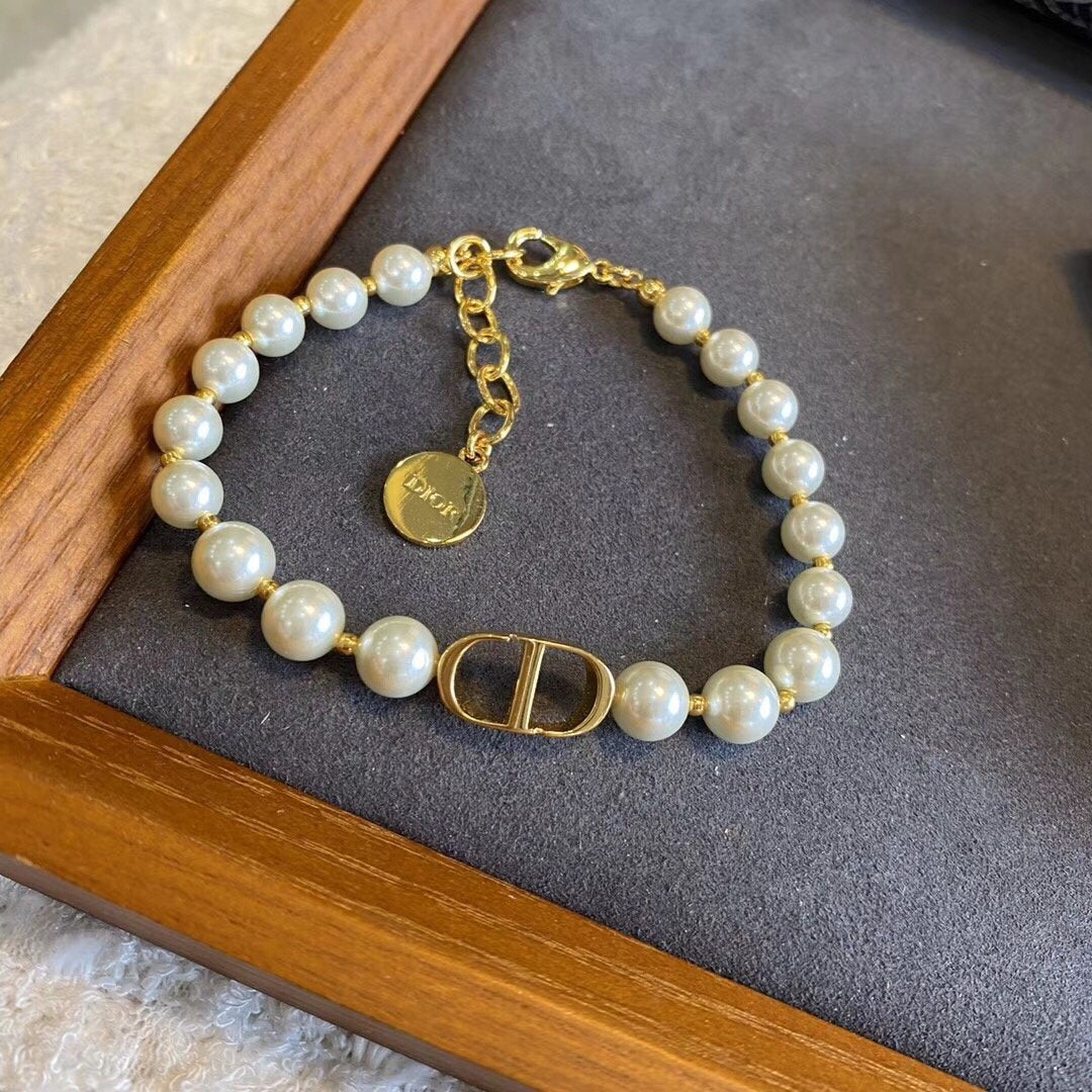 DIOR White Resin Bead Short Bracelet