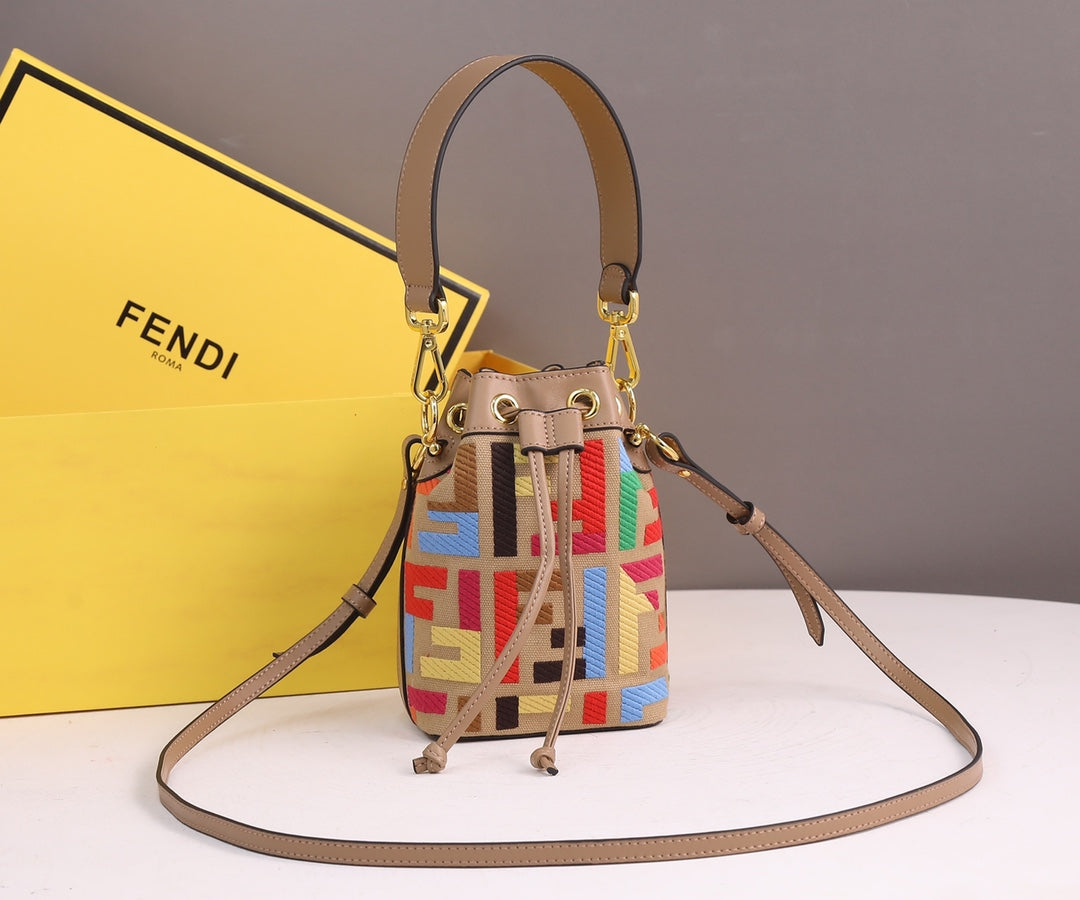 Seasonal hot models - mini bucket bag