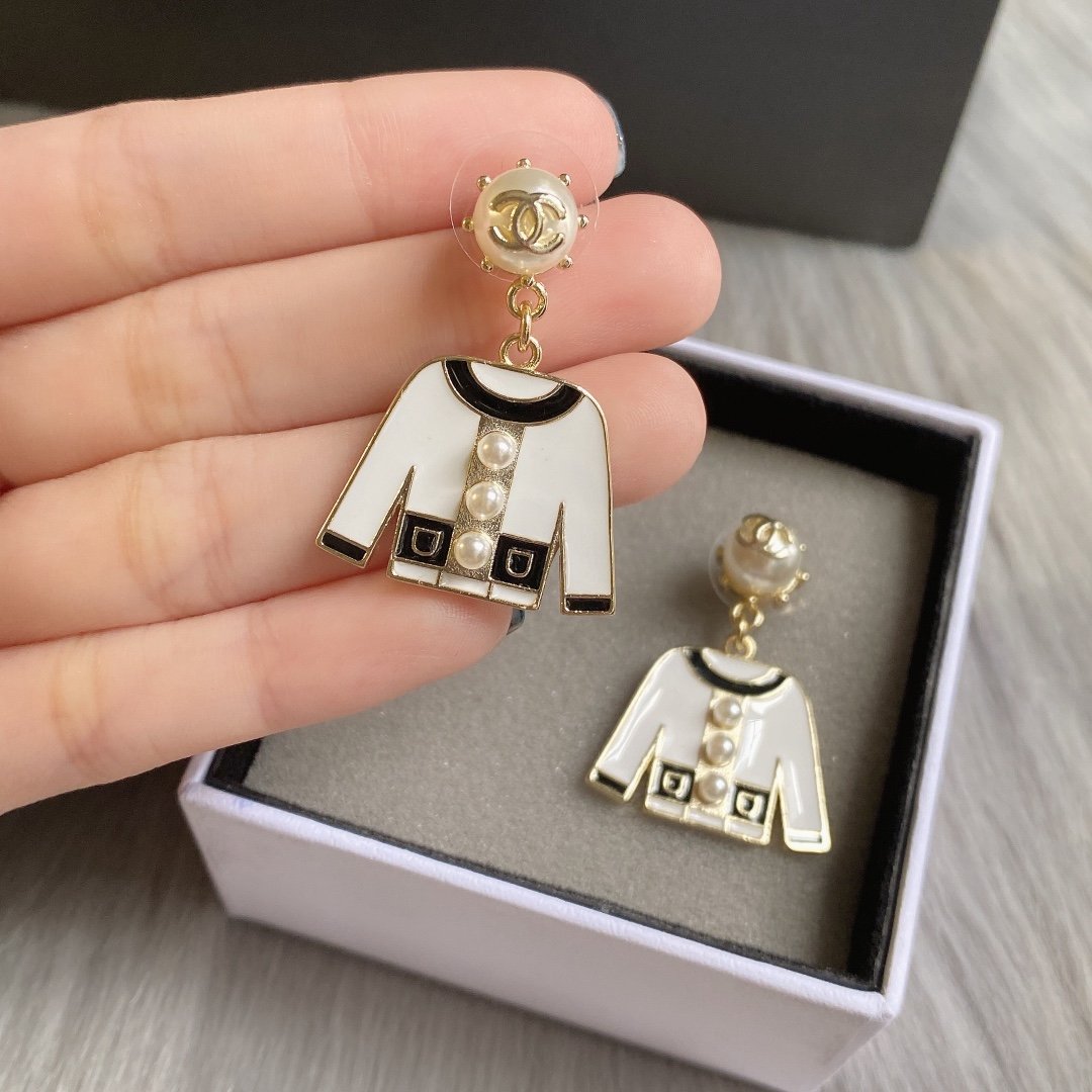 CHANEL Fashion white women's clothes earrings