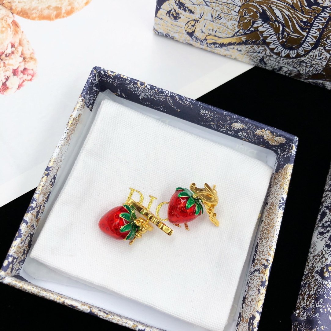 DIOR English strawberry pendant earrings