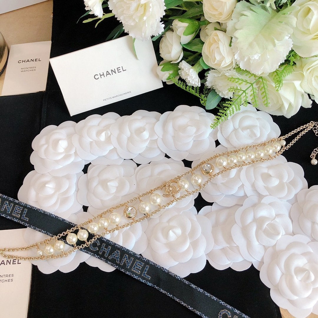 CHANEL Pearl Large Rhinestone Necklace