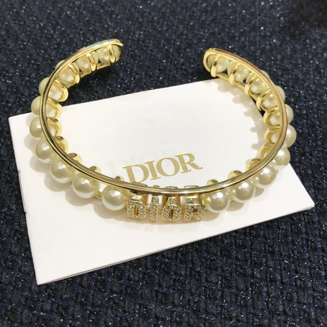 DIOR Elegant Pearl Bracelet