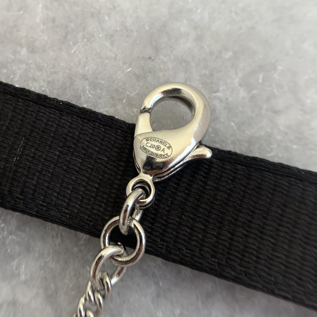 CHANEL  Bow Pearl Crystal Necklace