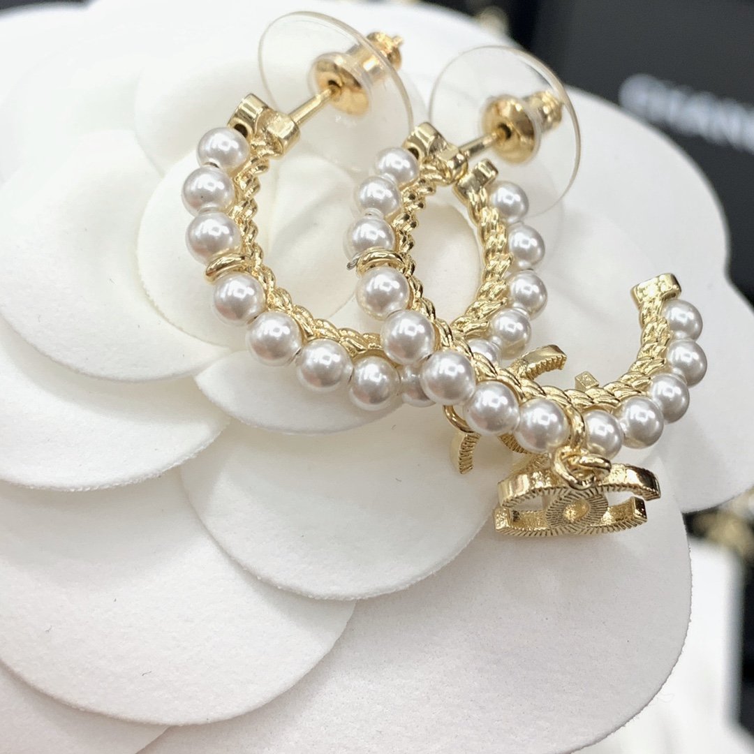 CHANEL Elegant Pearl Double C Pendant Earrings