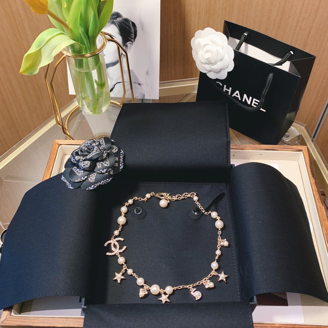 CHANEL Fashion multi-element necklace
