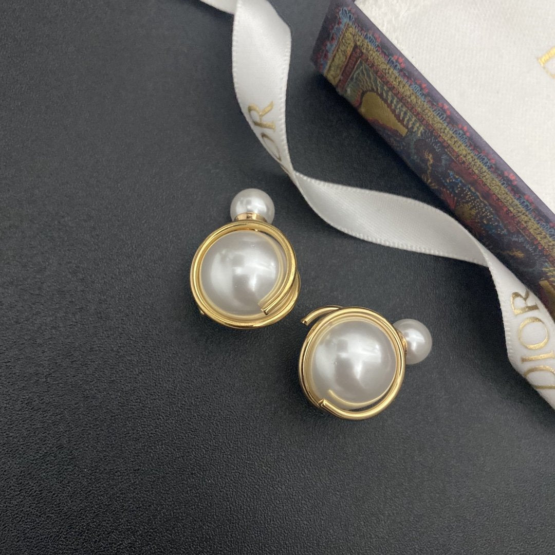 DIOR Retro spiral wound pearl earrings