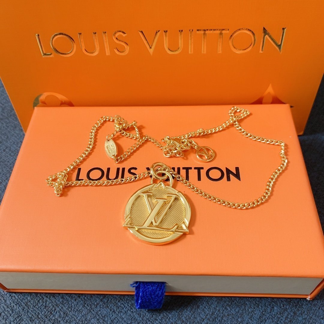 LV Luxury Pendant Necklace