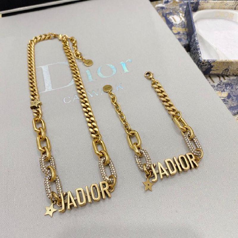 DIOR Luxury Rhinestone Letter Necklace