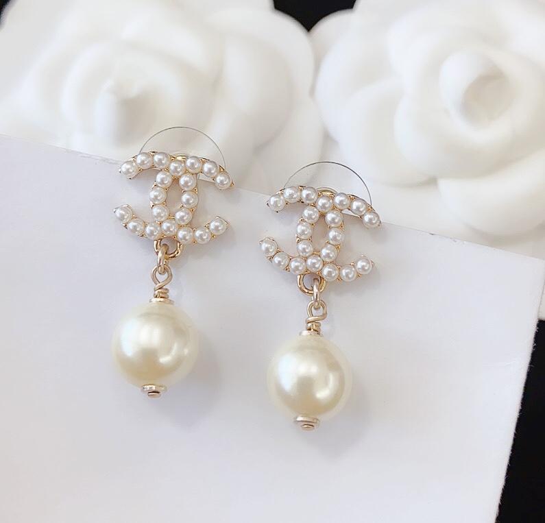 CHANEL Fashion Pearl Pendant Earrings
