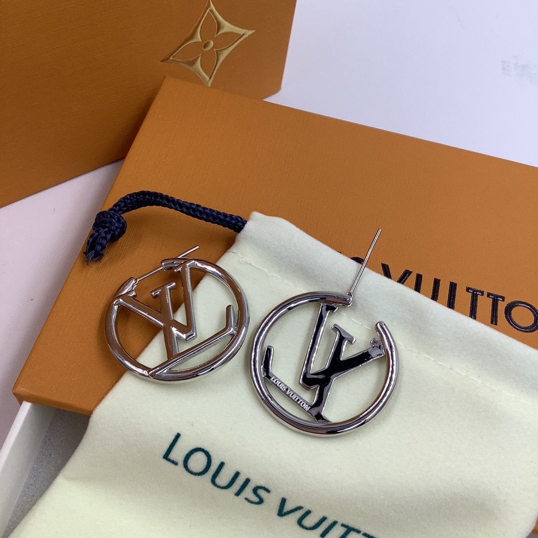 CHANEL Fashion Hollow Letter Pendant Earrings