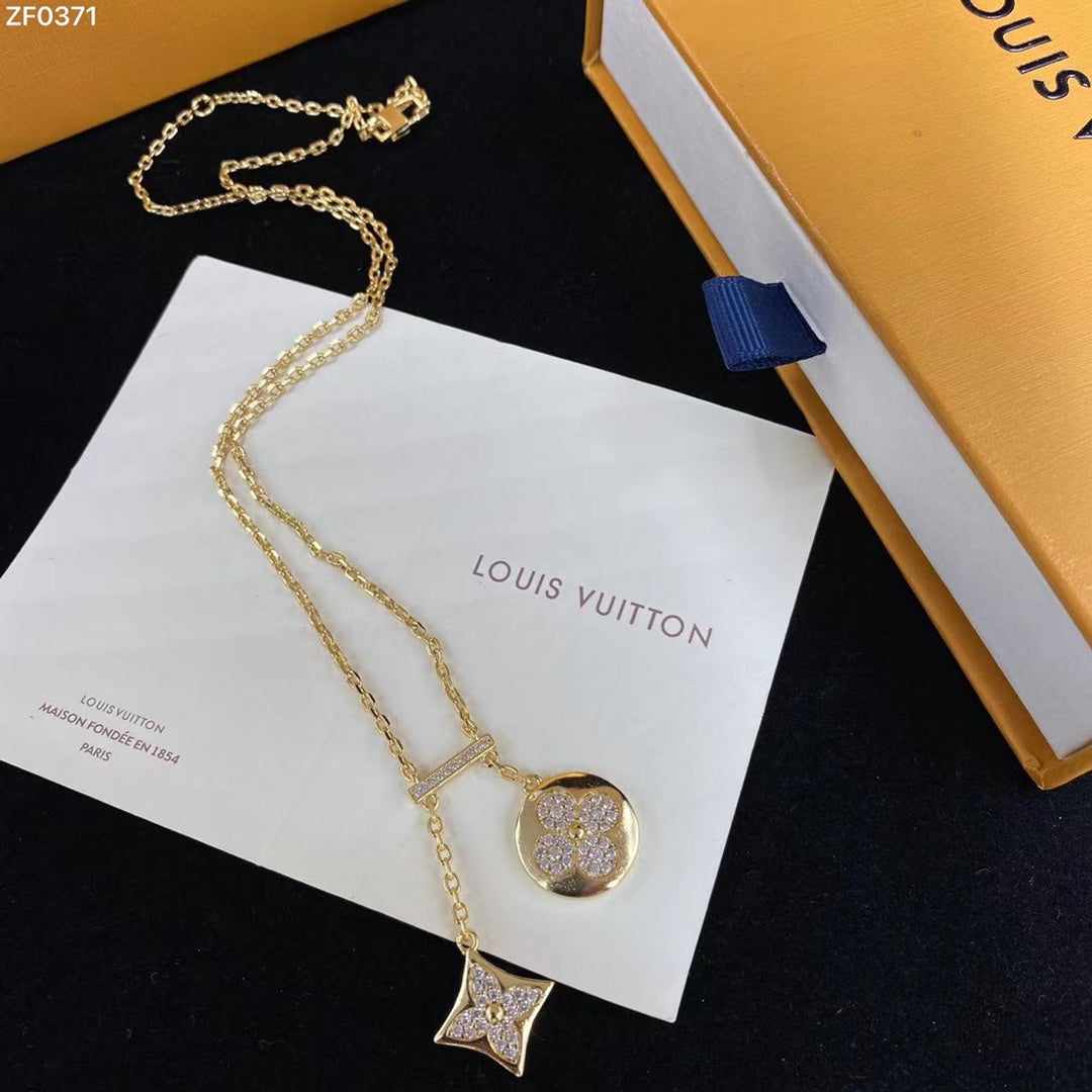 LV The latest four-leaf clover necklace