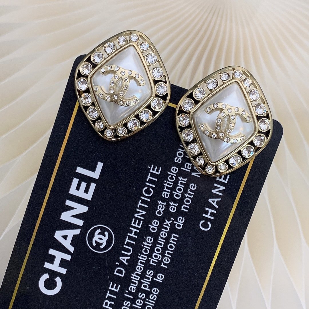 CHANEL Fashion Hollow Rhinestone Earrings