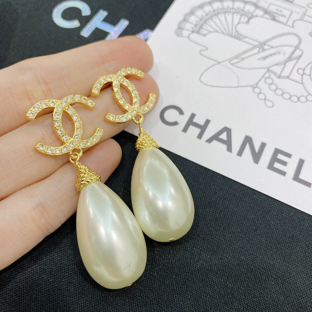 CHANEL Luxury Large Pearl Pendant Earrings