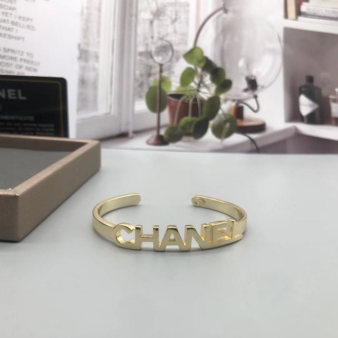 CHANEL Fashion Letter Open Bracelet